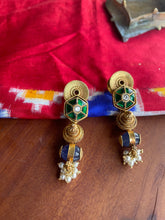 Load image into Gallery viewer, Silver 925 gold polish vintage  Kundan earrings
