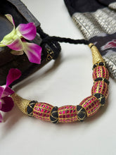 Load image into Gallery viewer, Kundan choker with thread work

