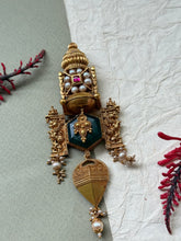 Load image into Gallery viewer, Gold polished, vintage style pendant in silver 925
