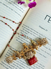 Load image into Gallery viewer, Statement vintage style coral pendant neckchain
