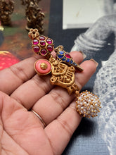 Load image into Gallery viewer, Vintage style statement pendant
