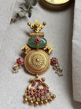 Load image into Gallery viewer, Vintage statement pendant with hasli
