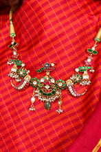 Load image into Gallery viewer, Statement kundan neckpiece 4
