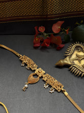 Load image into Gallery viewer, Statement vintage style choker necklace
