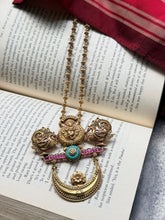Load image into Gallery viewer, Statement vintage style pendant chain in silver 925 and gold polished
