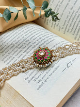 Load image into Gallery viewer, Statement pearl choker

