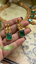 Load image into Gallery viewer, Statement vintage style kundan necklace set
