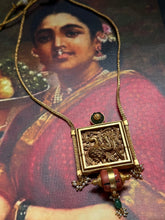 Load image into Gallery viewer, Vintage style pendant necklace
