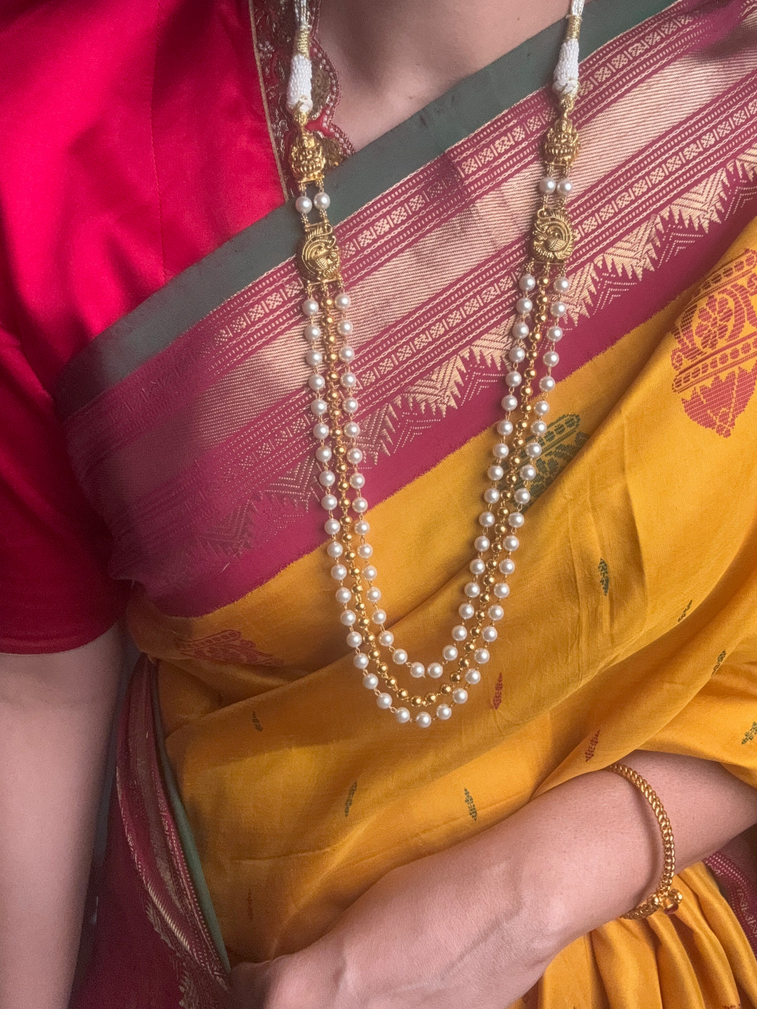 Statement vintage style pearl necklace