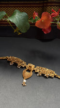 Load image into Gallery viewer, Statement vintage style choker necklace
