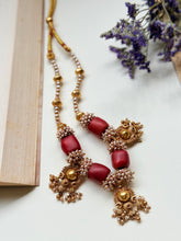 Load image into Gallery viewer, Pearl necklace handcrafted in silver 92.5 and gold polish
