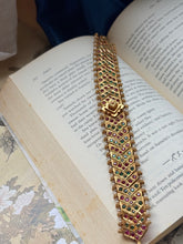 Load image into Gallery viewer, Vintage style statement choker
