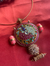 Load image into Gallery viewer, Statement vintage 925gold polish hasli with pendant-6
