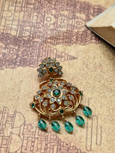 Load image into Gallery viewer, Vintage style pendant with cut stones

