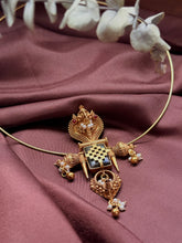 Load image into Gallery viewer, Vintage statement pendant with hasli
