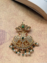 Load image into Gallery viewer, Vintage style pendant with cut stones
