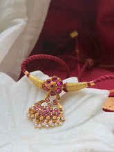 Load image into Gallery viewer, Kundan work pendant with threadwork
