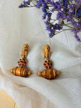 Load image into Gallery viewer, Vintage style statement earrings in sliver 925 in gold polish
 statement earrings
