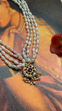 Load image into Gallery viewer, Pearl bunch kundan work necklace
