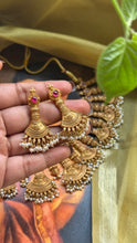 Load image into Gallery viewer, Statement vintage style necklace set
