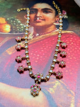 Load image into Gallery viewer, Kundan necklace in silver 925 and gold polish
