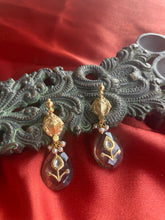 Load image into Gallery viewer, Silver 92.5 gold polish inlay work earrings
