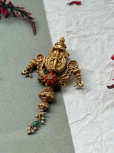 Load image into Gallery viewer, Gold polished, vintage style pendant in silver 925

