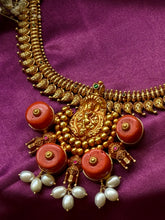 Load image into Gallery viewer, Statement vintage style nagru coral necklace
