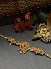 Load image into Gallery viewer, Statement vintage style choker necklace
