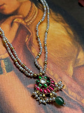 Load image into Gallery viewer, Pearl bunch necklace
