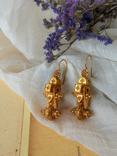 Load image into Gallery viewer, Vintage style statement earrings in sliver 925 in gold polish
