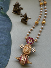 Load image into Gallery viewer, Vintage style pendant with pearl chain

