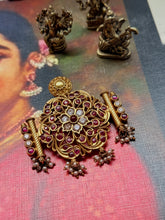 Load image into Gallery viewer, Vintage style statement pendant
