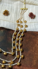 Load image into Gallery viewer, Multilayered pearl necklace
