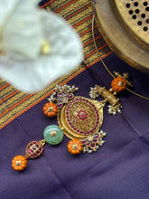 Load image into Gallery viewer, Statement vintage 925gold polish hasli with pendant-2
