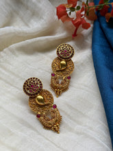 Load image into Gallery viewer, Vintage style statement earrings
