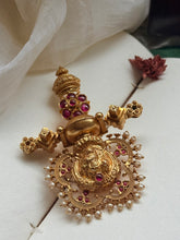 Load image into Gallery viewer, Vintage statement pendant with hasli
