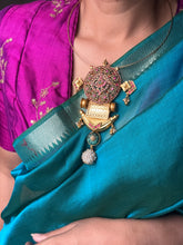 Load image into Gallery viewer, Vintage style cut stone statement pendant with hasli
