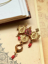 Load image into Gallery viewer, Vintage statement pendant
