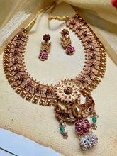 Load image into Gallery viewer, Statement vintage style kundan necklace set
