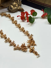 Load image into Gallery viewer, Statement vintage style pendant necklace
