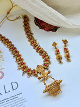 Load image into Gallery viewer, Statement coral necklace with earrings ( PRE ORDER)
