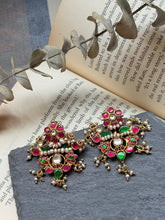 Load image into Gallery viewer, Kundan work earrings in gold polish
