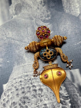 Load image into Gallery viewer, Vintage style statement pendant
