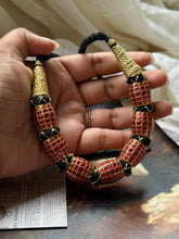 Load image into Gallery viewer, Kundan choker with thread work
