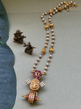 Load image into Gallery viewer, Vintage style pendant with pearl chain
