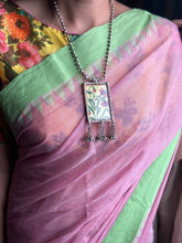 Load image into Gallery viewer, Handpainted Mughal flower pendant necklace
