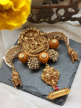 Load image into Gallery viewer, Statement vintage 925gold polish pendant with hasli
