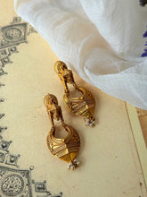 Load image into Gallery viewer, Vintage style statement earrings in sliver 925 in gold polish
