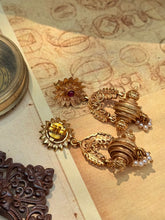Load image into Gallery viewer, Vintage style (925 silver) earrings in gold polish
